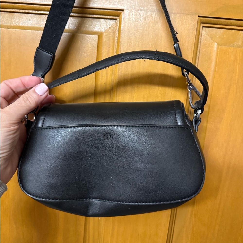 lululemon athletica Classic Black Crossbody Bag - Picture 4 of 8